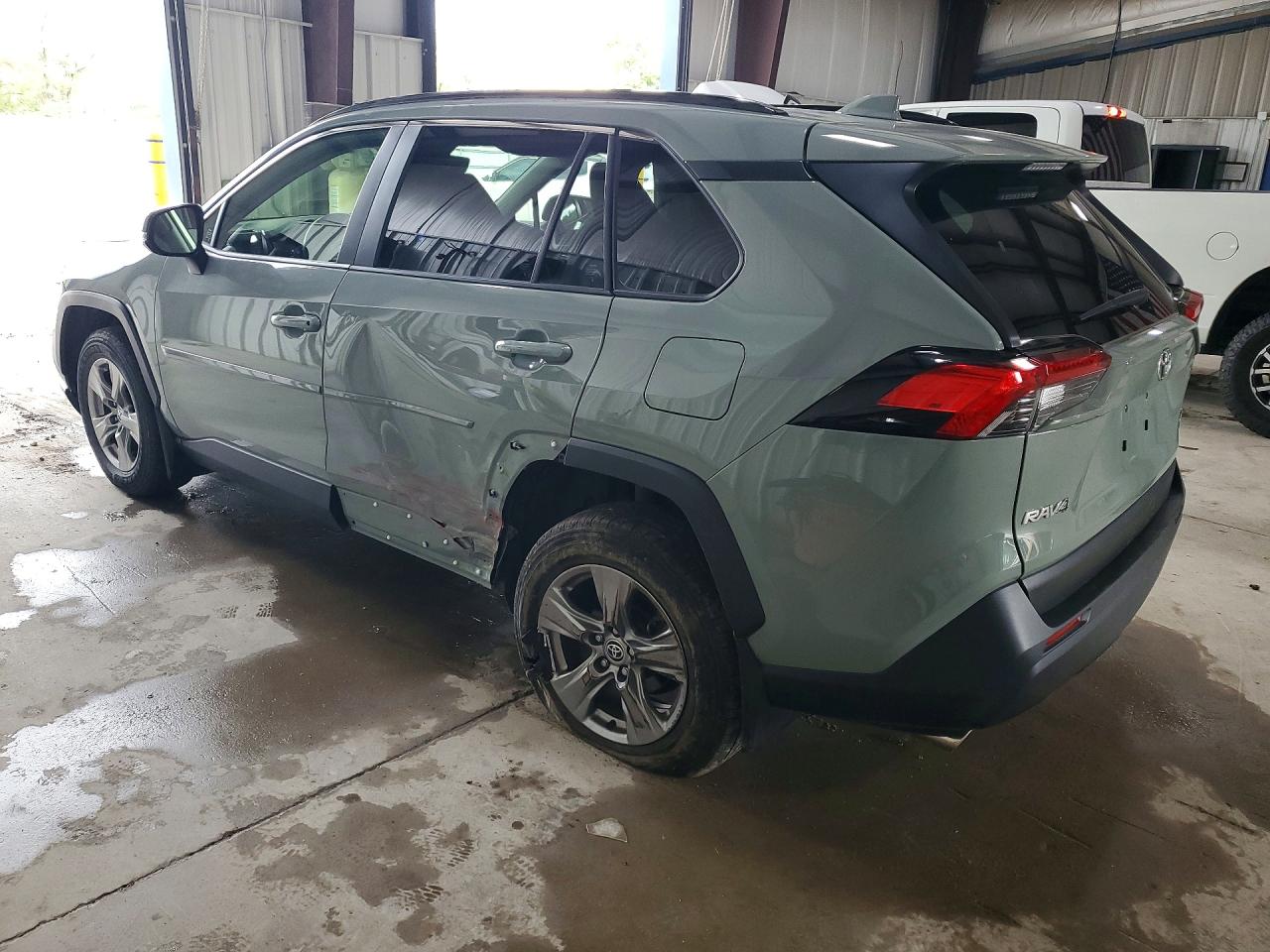 2023 TOYOTA RAV4 XLE — снимка 2