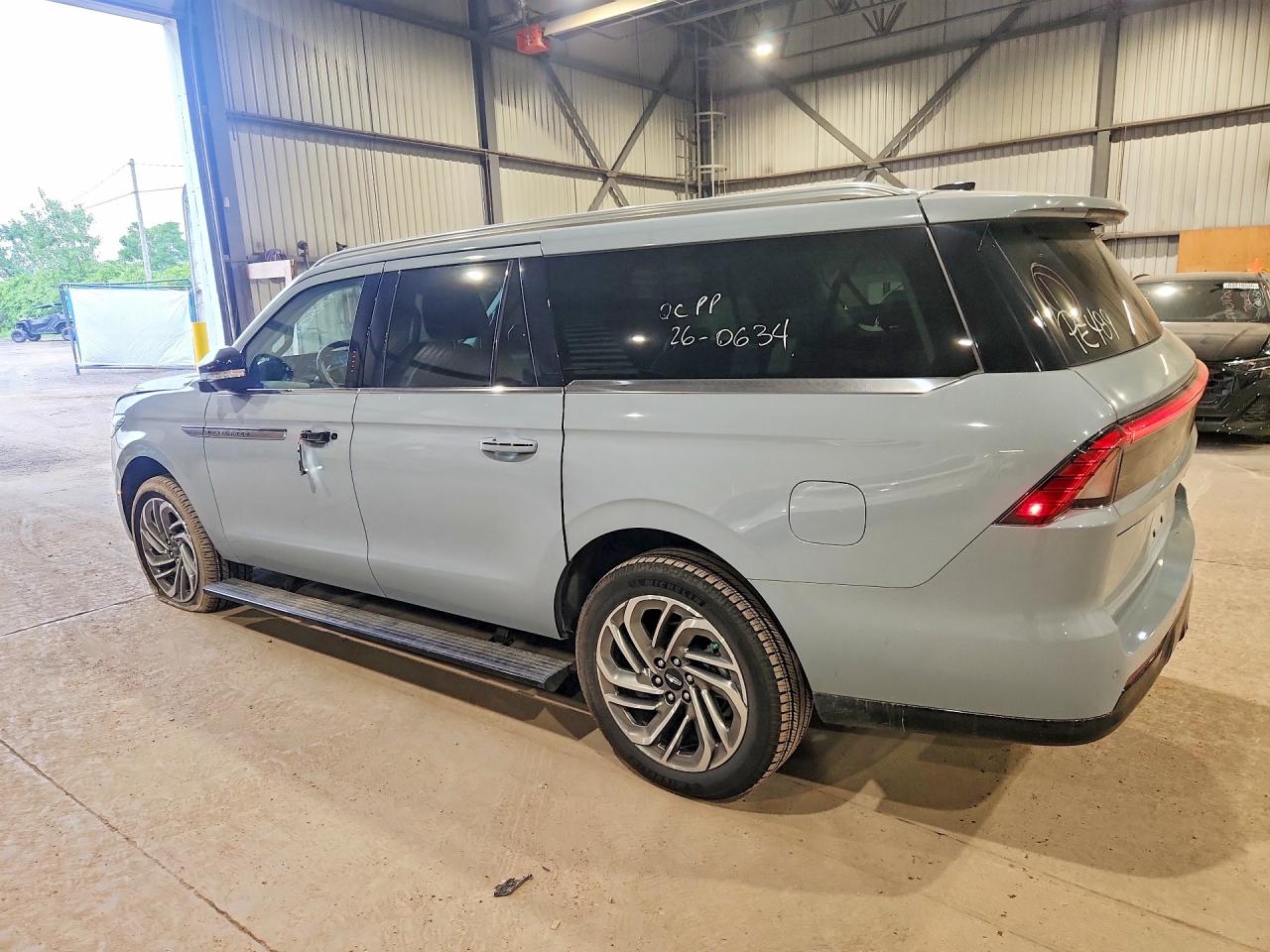 2026 LINCOLN NAVIGATOR L RESERVE — снимка 2