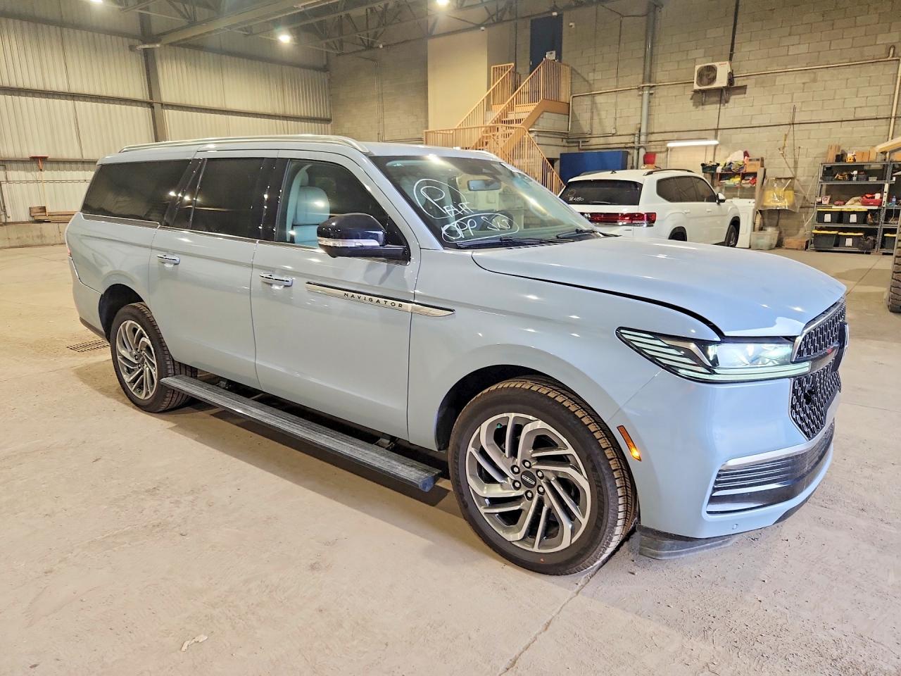 2026 LINCOLN NAVIGATOR L RESERVE — снимка 4