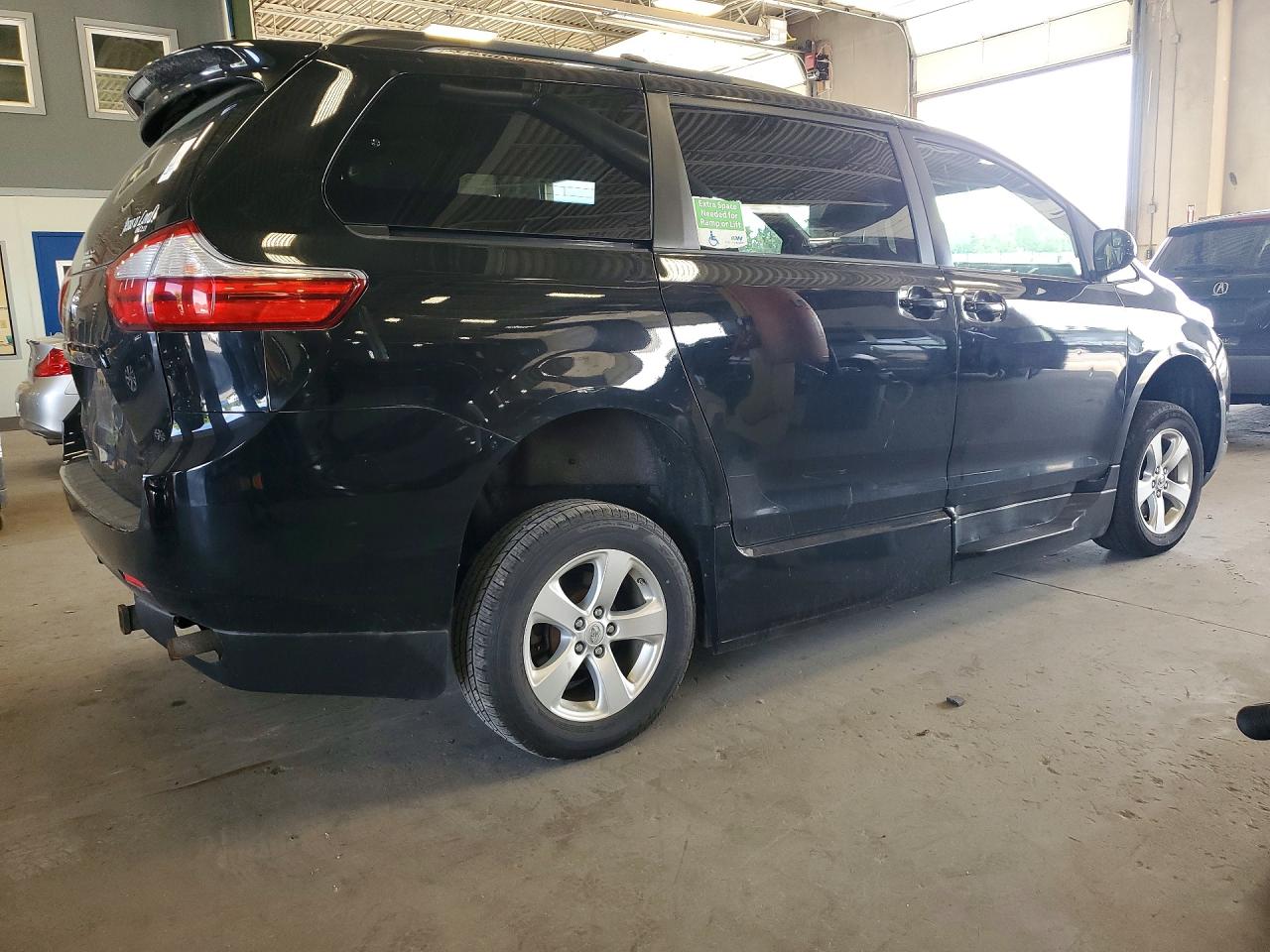 2015 TOYOTA SIENNA LE — снимка 3