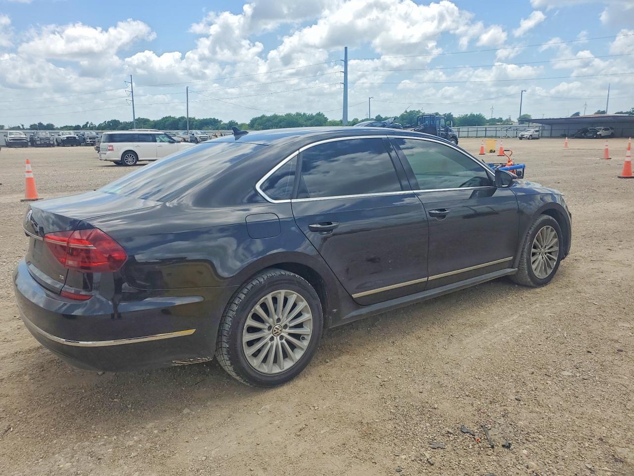 2017 VOLKSWAGEN PASSAT SE — снимка 3