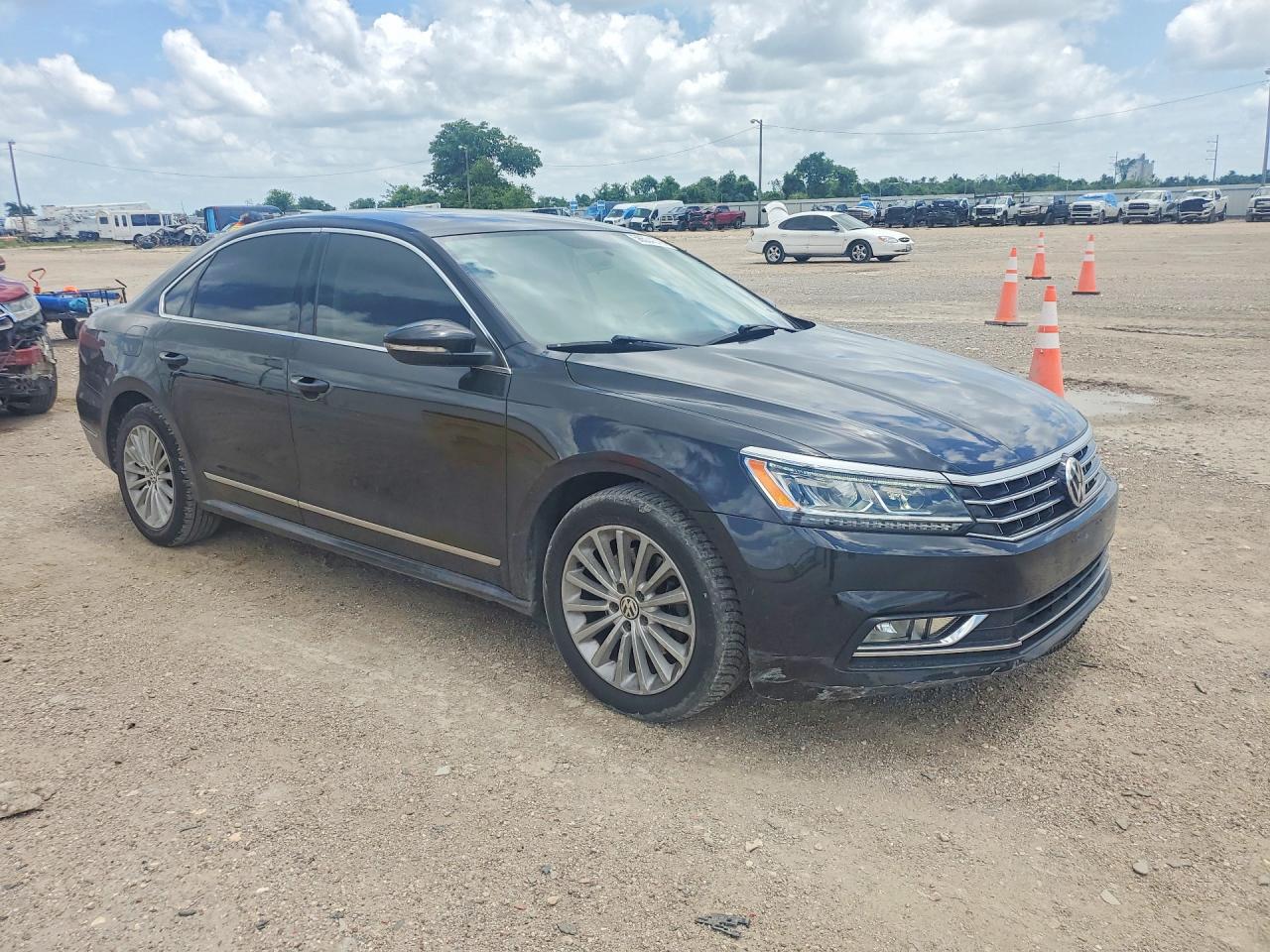 2017 VOLKSWAGEN PASSAT SE — снимка 4