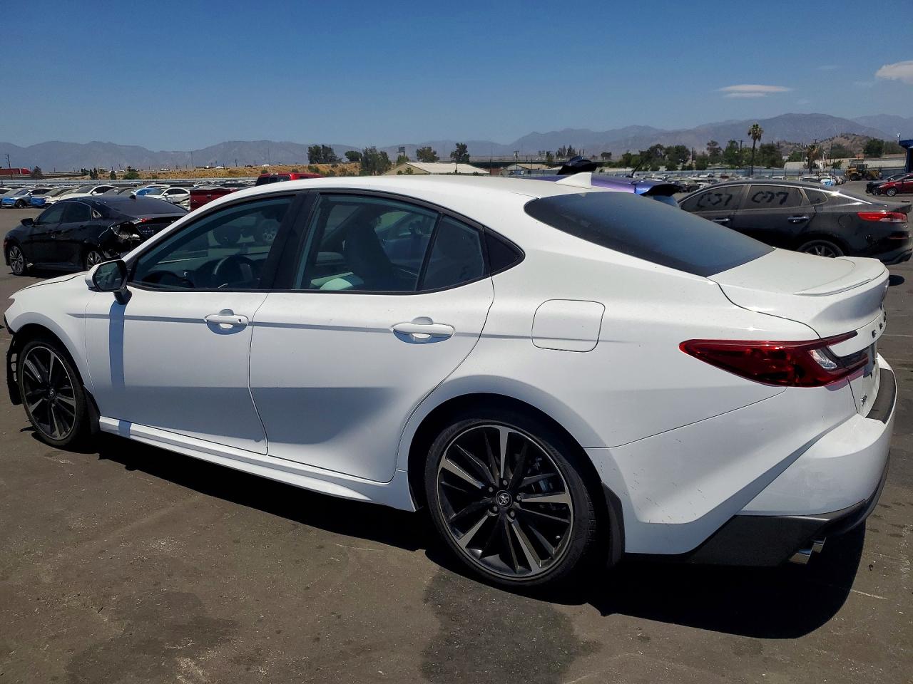 2026 TOYOTA CAMRY SE — снимка 2