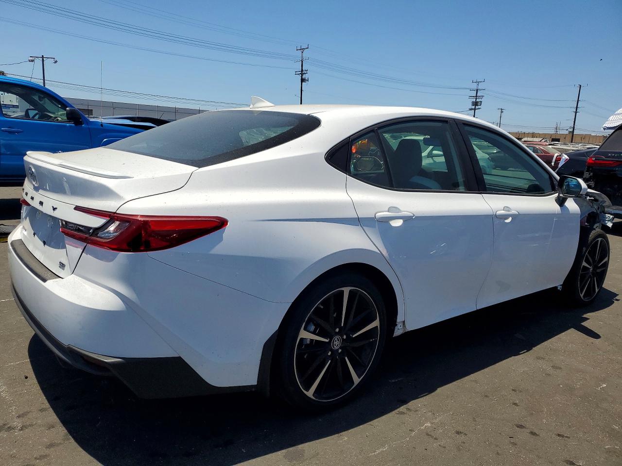 2026 TOYOTA CAMRY SE — снимка 3