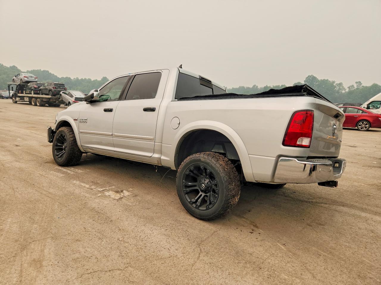 2015 RAM 1500 SLT — снимка 2