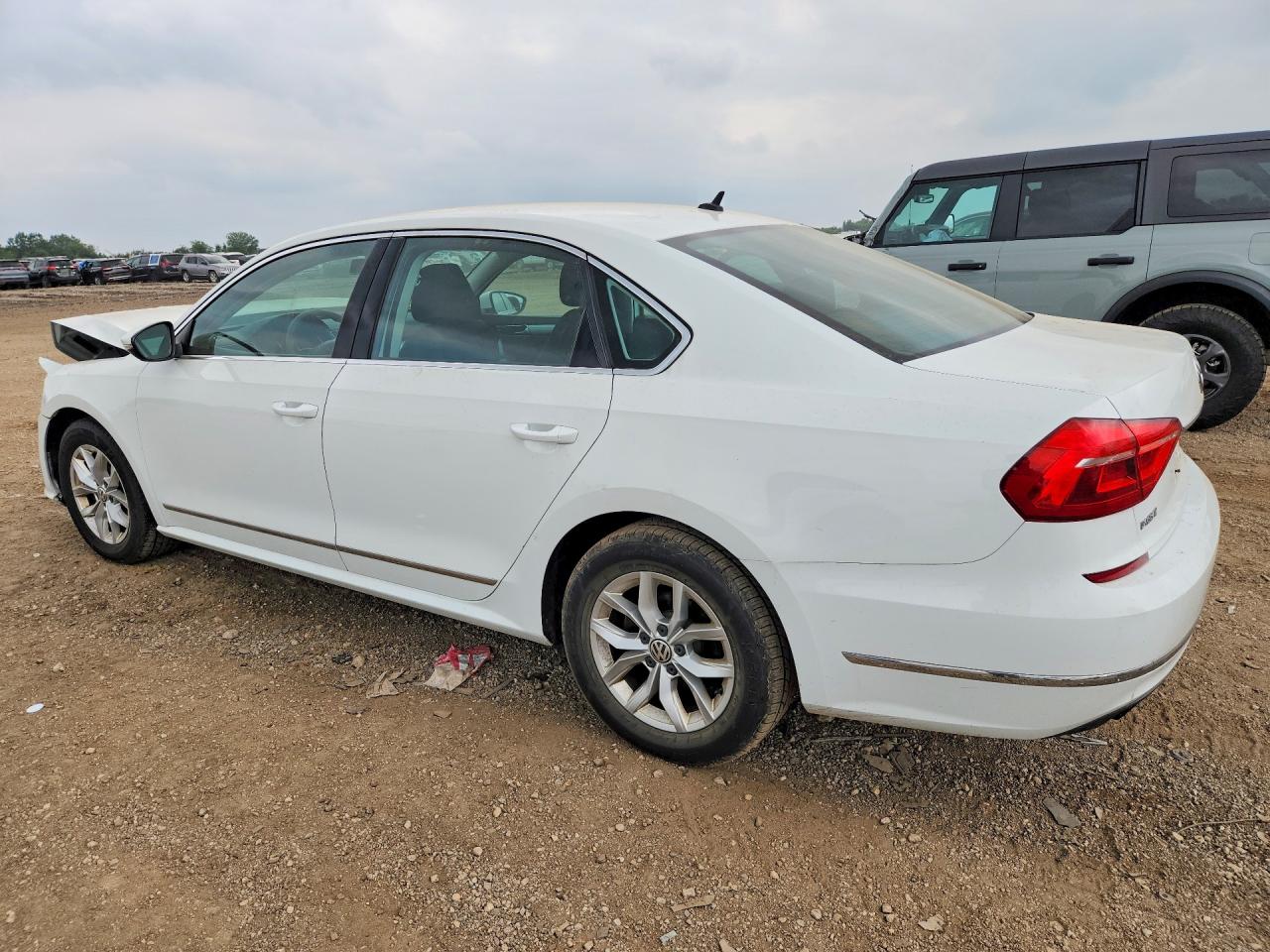 2016 VOLKSWAGEN PASSAT S — снимка 2