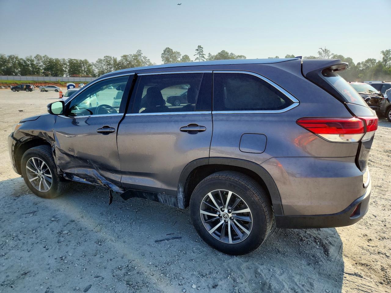2019 TOYOTA HIGHLANDER XLE — снимка 2