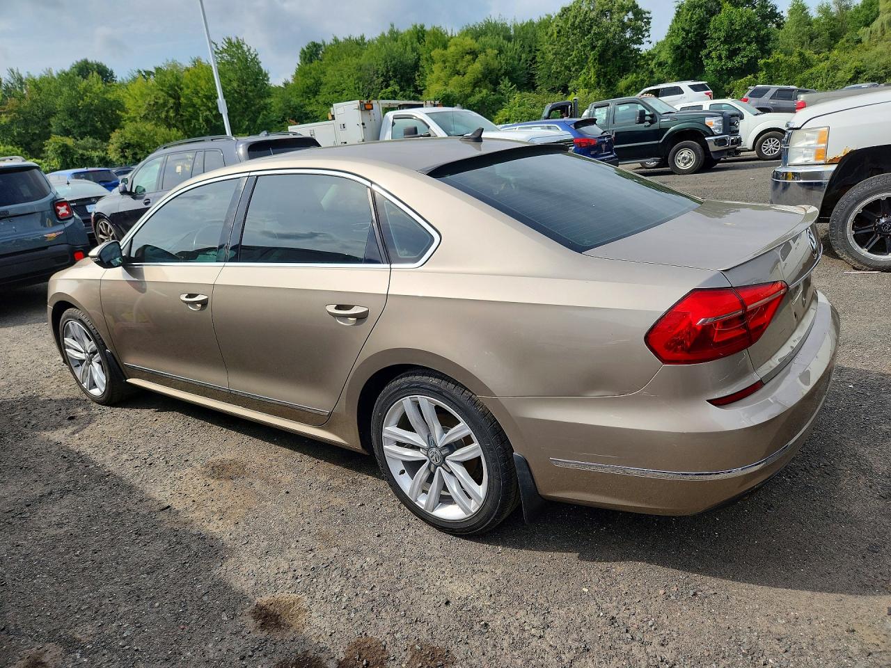 2016 VOLKSWAGEN PASSAT SEL — снимка 2