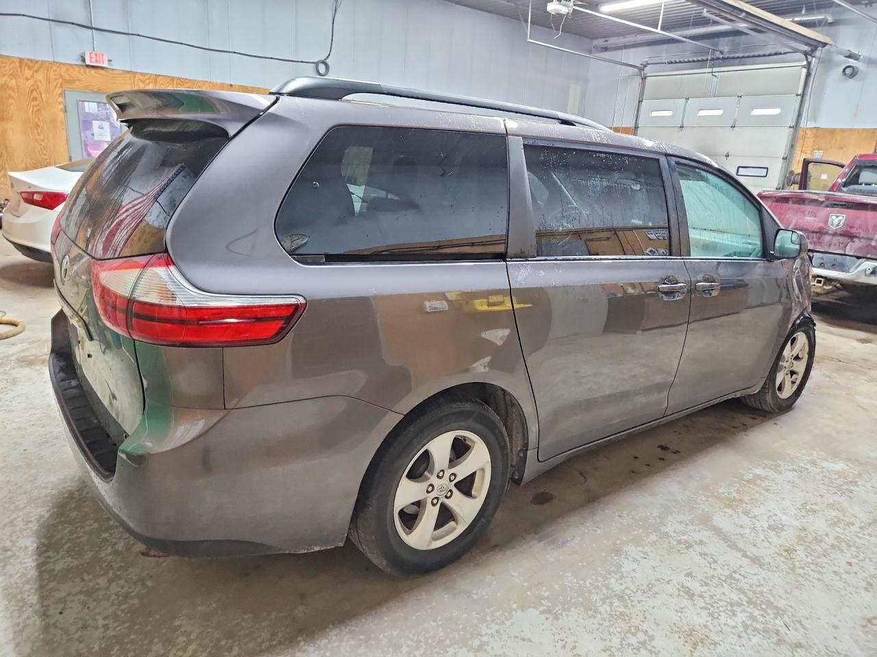 2015 TOYOTA SIENNA LE — снимка 3