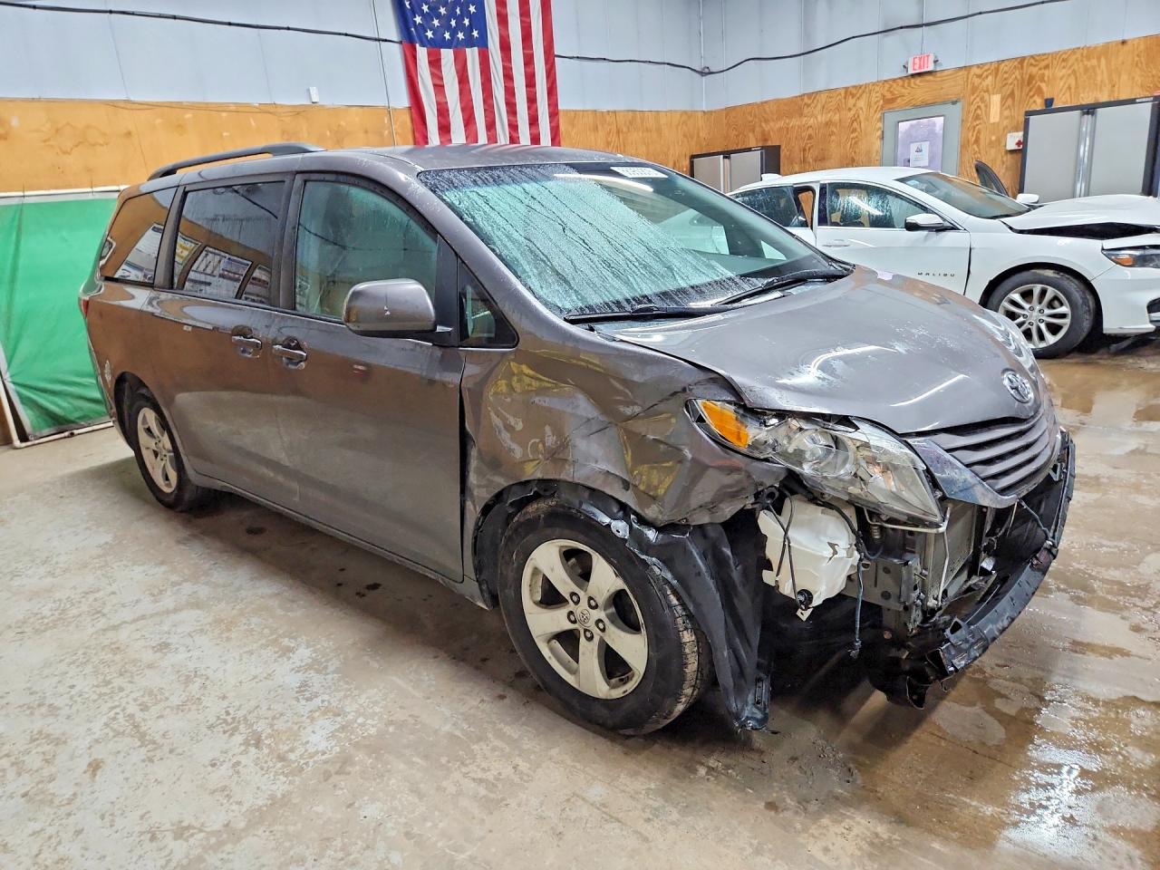 2015 TOYOTA SIENNA LE — снимка 4