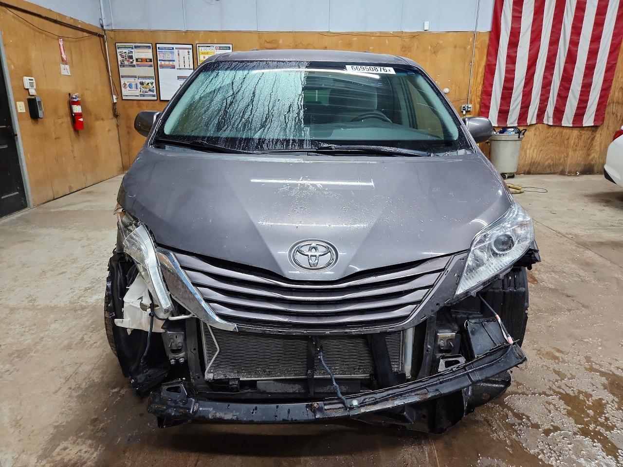 2015 TOYOTA SIENNA LE — снимка 5