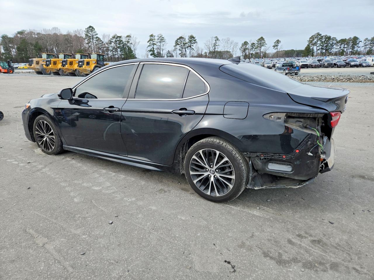 2019 TOYOTA CAMRY L — снимка 2