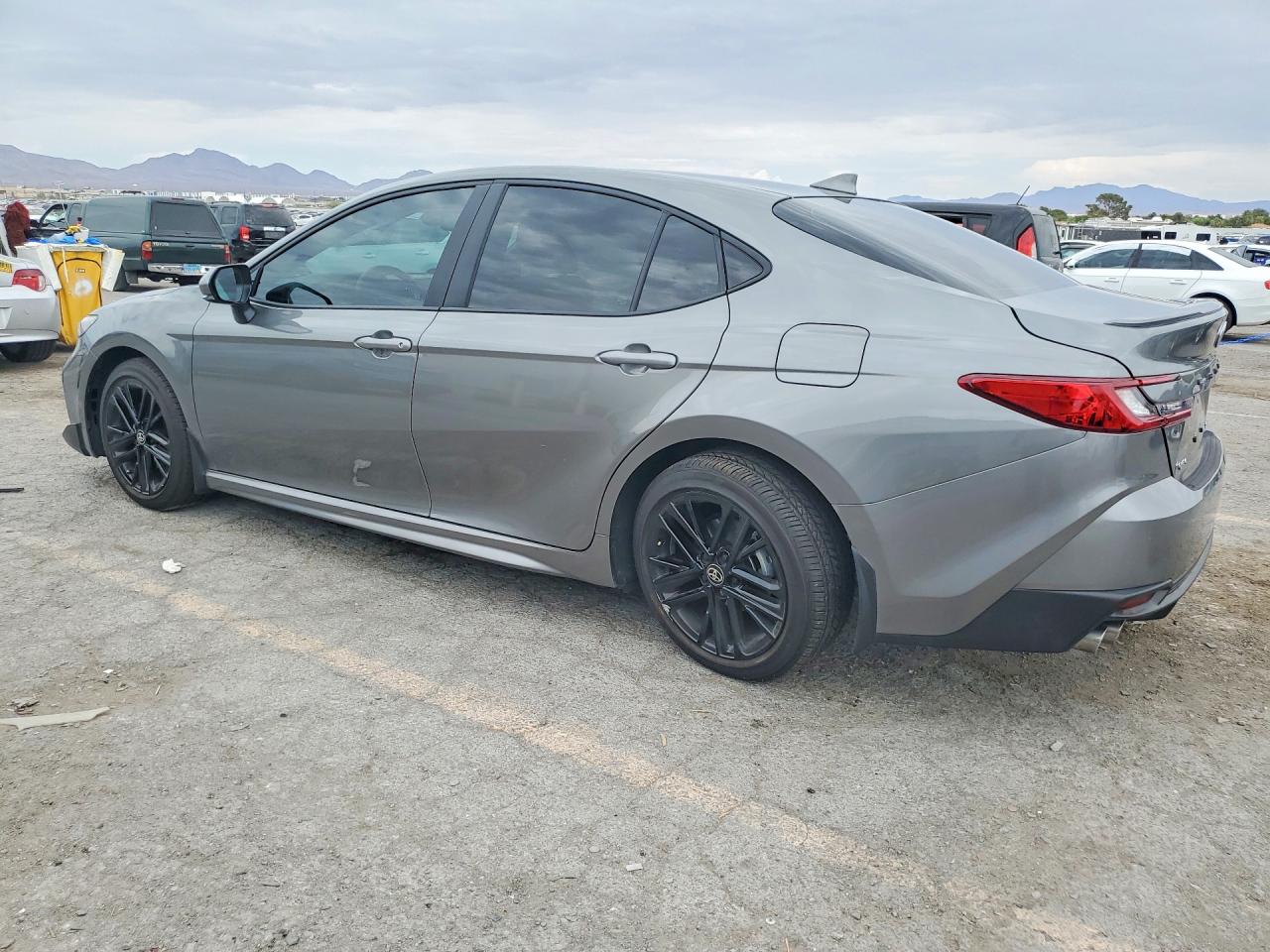 2026 TOYOTA CAMRY SE — снимка 2