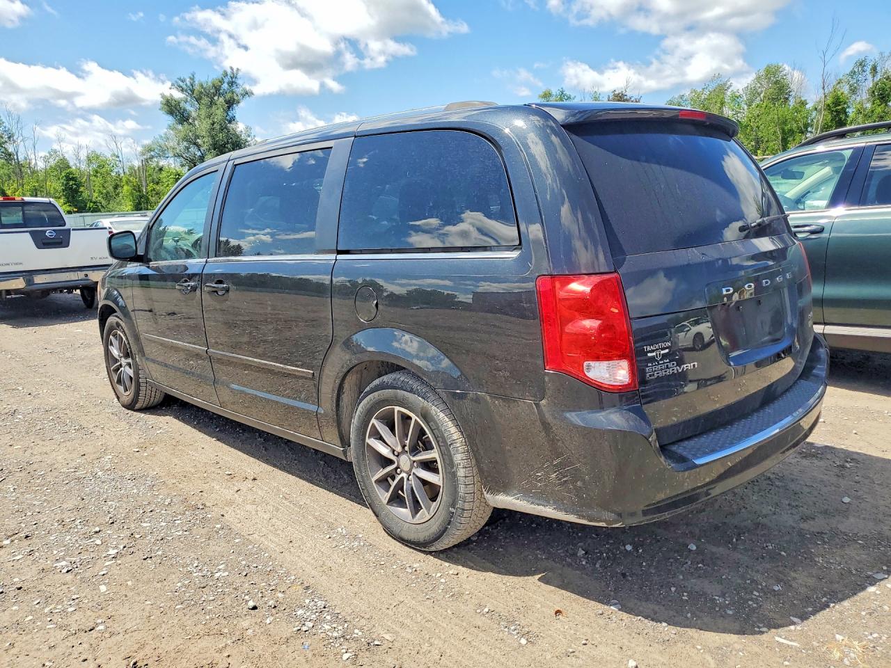 2017 DODGE GRAND CARAVAN SXT — снимка 2