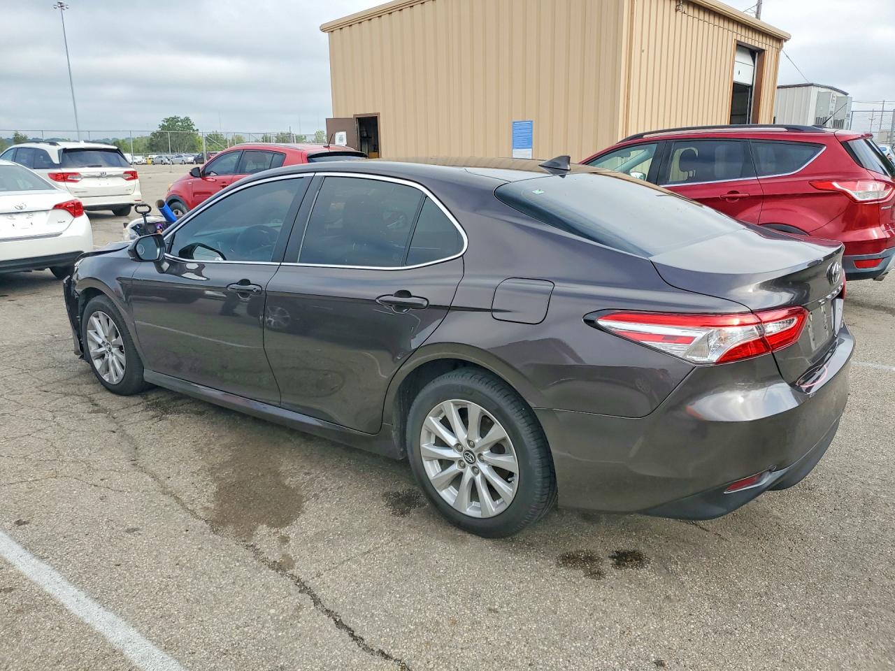 2019 TOYOTA CAMRY LE — снимка 2
