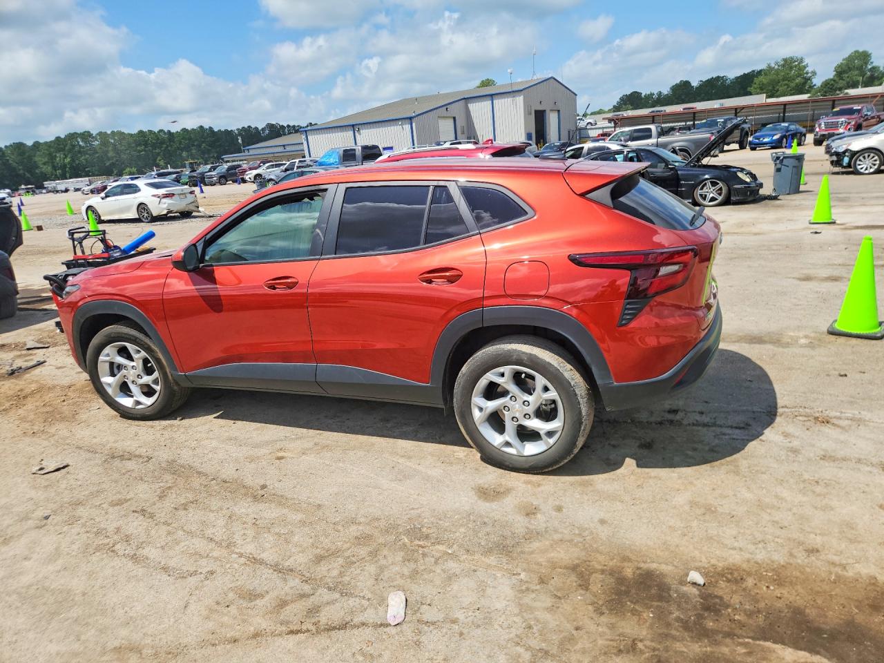 2024 CHEVROLET TRAX LS — снимка 2