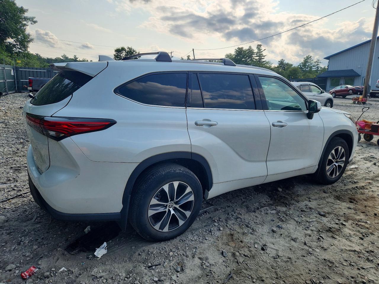 2022 TOYOTA HIGHLANDER XLE — снимка 3