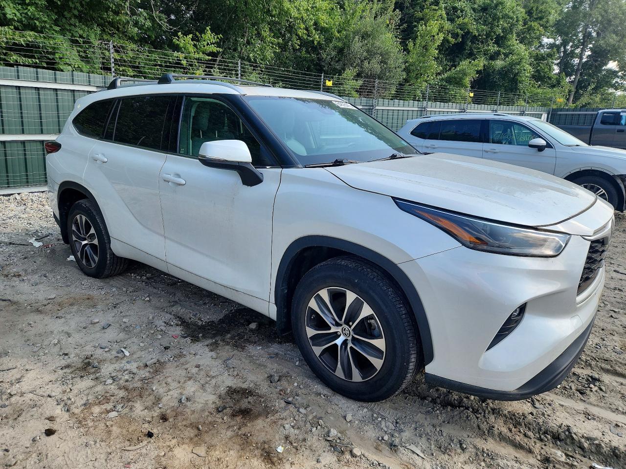 2022 TOYOTA HIGHLANDER XLE — снимка 4