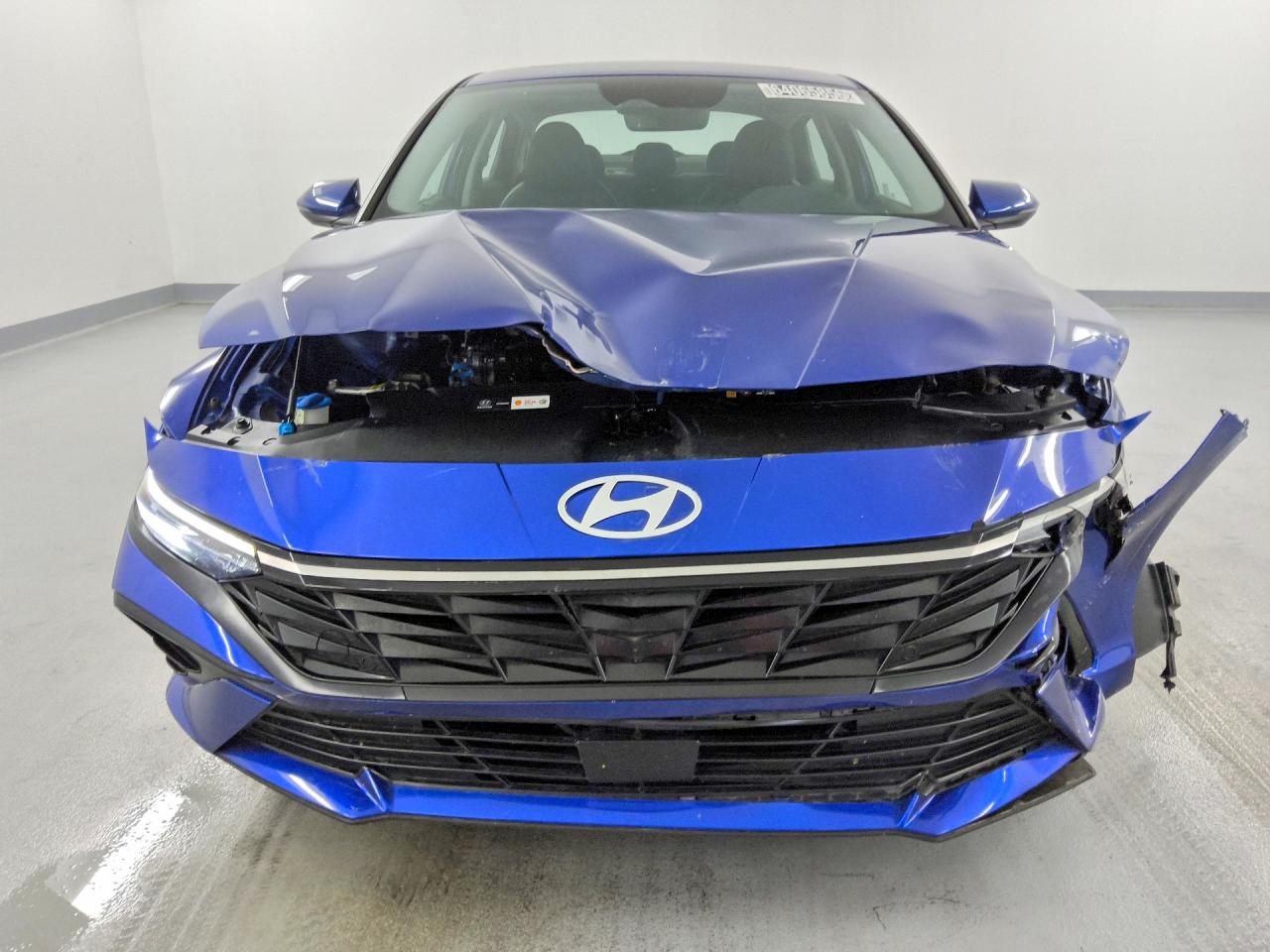 2025 HYUNDAI ELANTRA LIMITED — снимка 5