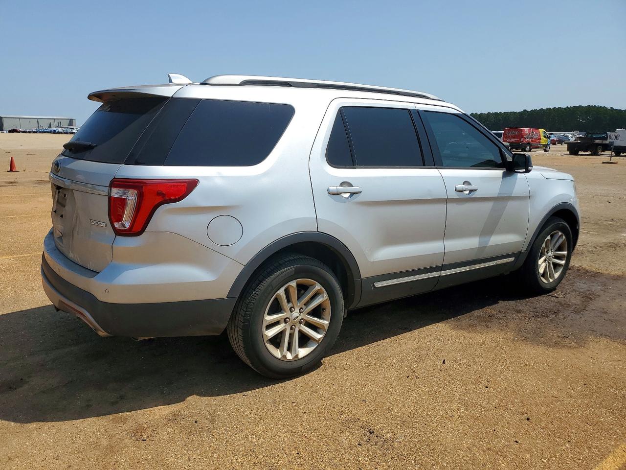 2017 FORD EXPLORER XLT — снимка 3
