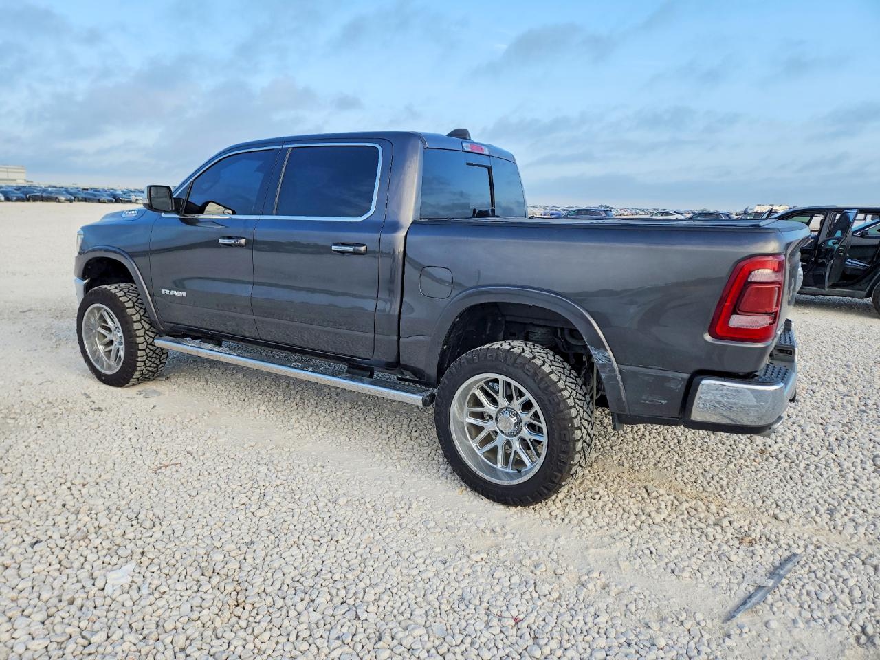 2022 RAM 1500 LARAMIE — снимка 2