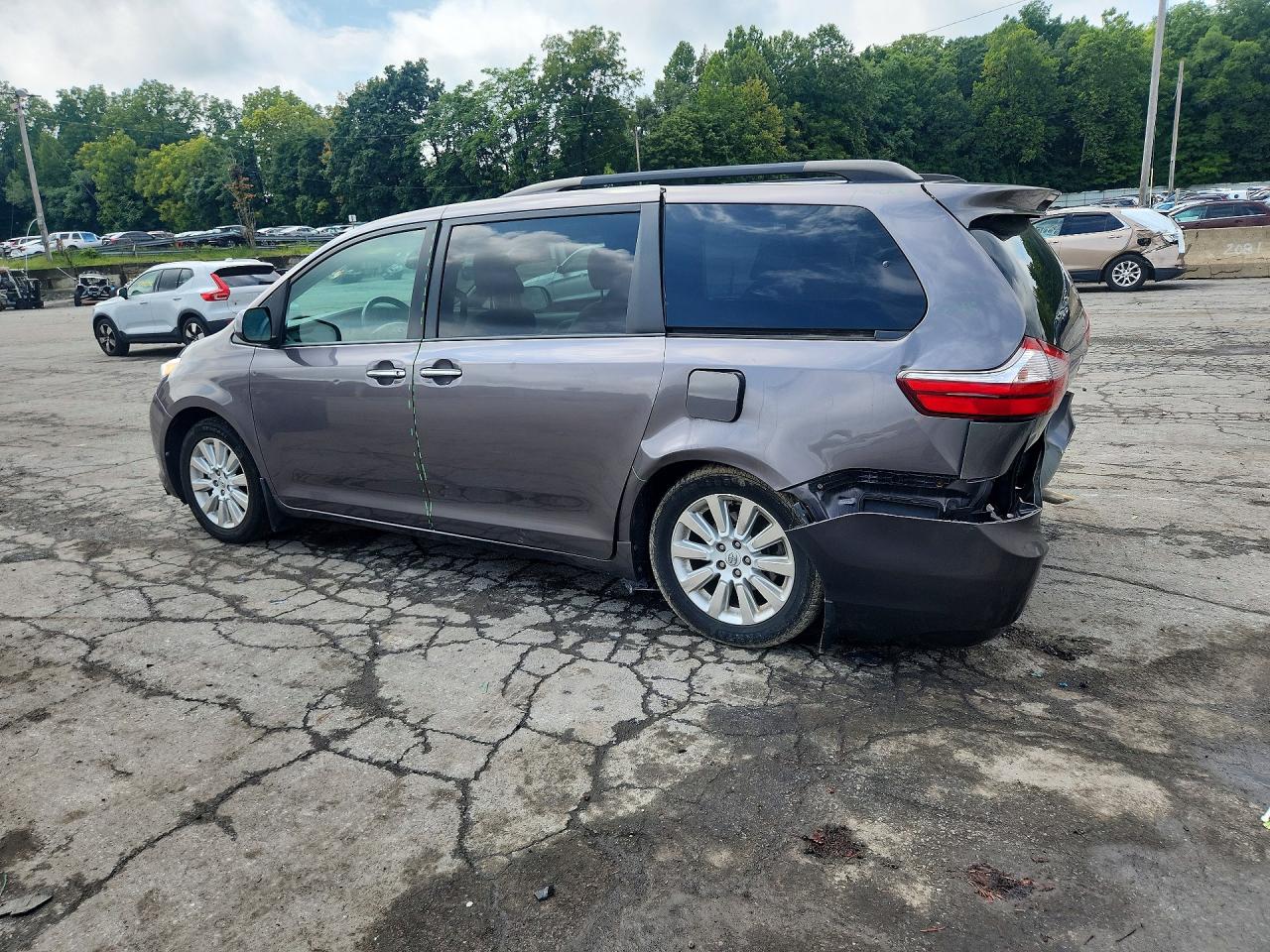 2015 TOYOTA SIENNA XLE 7-PASSENGER — снимка 2