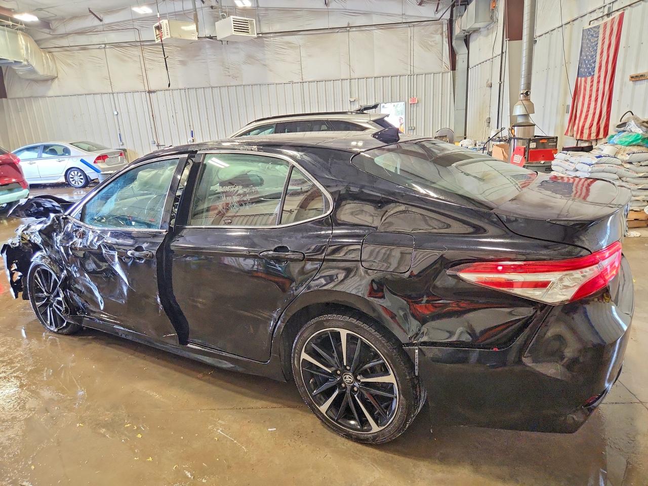 2019 TOYOTA CAMRY XSE V6 — снимка 2