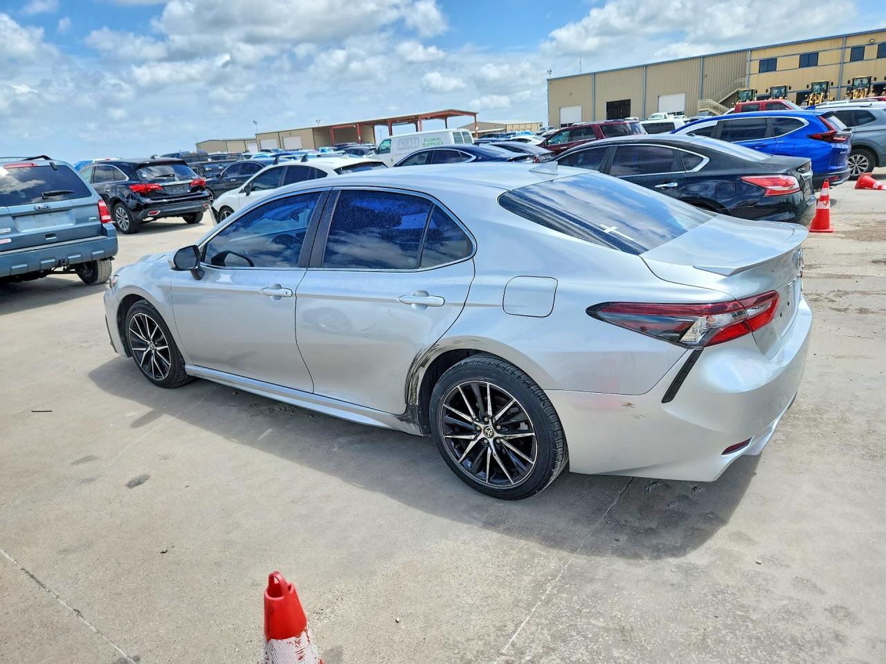 2021 TOYOTA CAMRY SE — снимка 2
