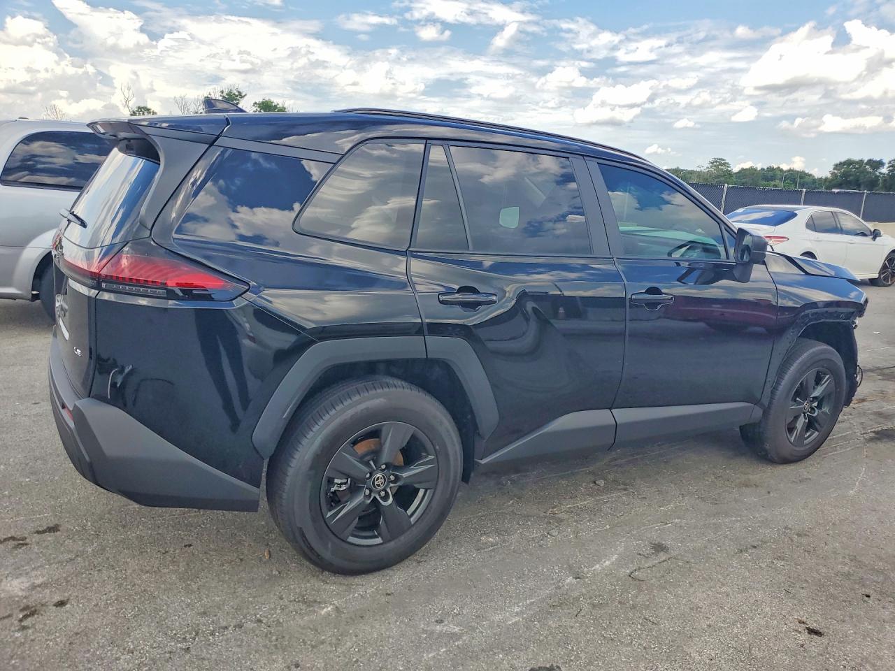 2026 TOYOTA RAV4 LE — снимка 3