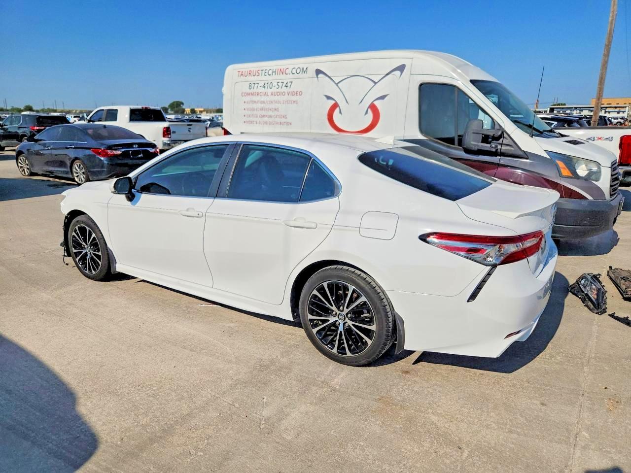 2019 TOYOTA CAMRY SE — снимка 2