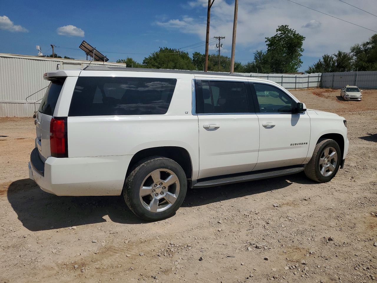 2017 CHEVROLET SUBURBAN C1500 LT — снимка 3