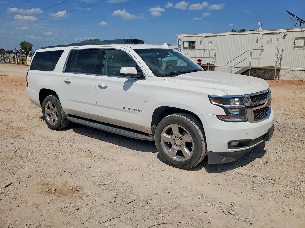 2017 CHEVROLET SUBURBAN C1500 LT — снимка 4
