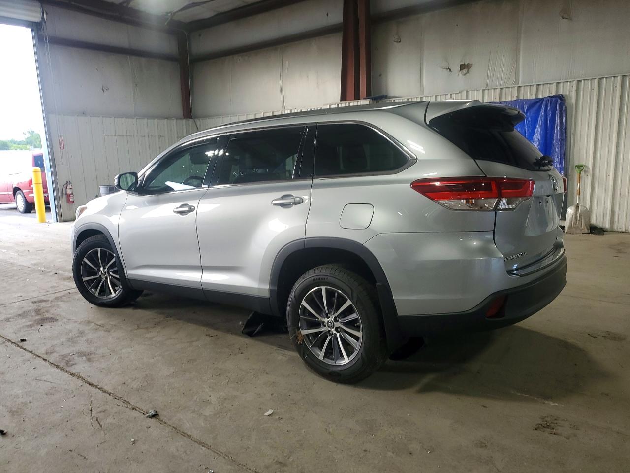 2019 TOYOTA HIGHLANDER XLE — снимка 2