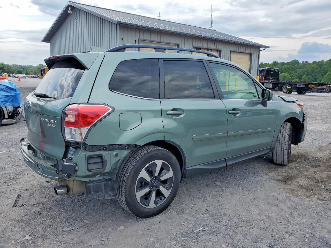 2017 SUBARU FORESTER 2.5I LIMITED — снимка 3