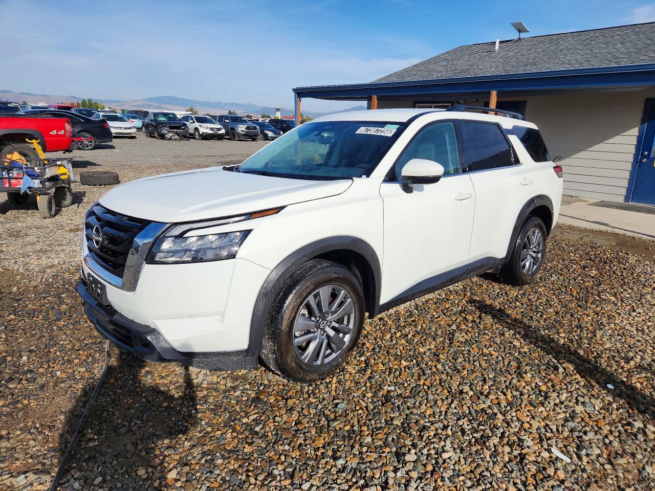 2025 NISSAN PATHFINDER SV