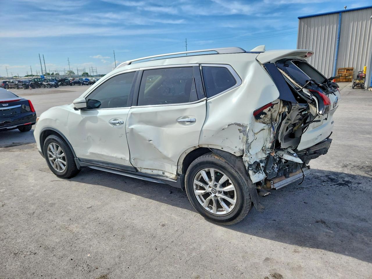 2017 NISSAN ROGUE SV — снимка 2