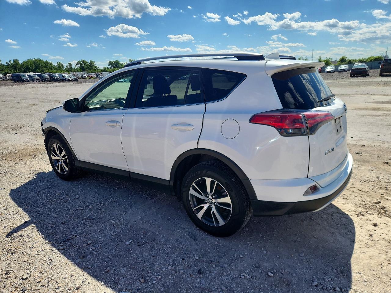 2018 TOYOTA RAV4 XLE — снимка 2