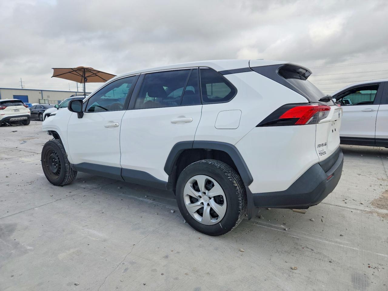 2023 TOYOTA RAV4 LE — снимка 2