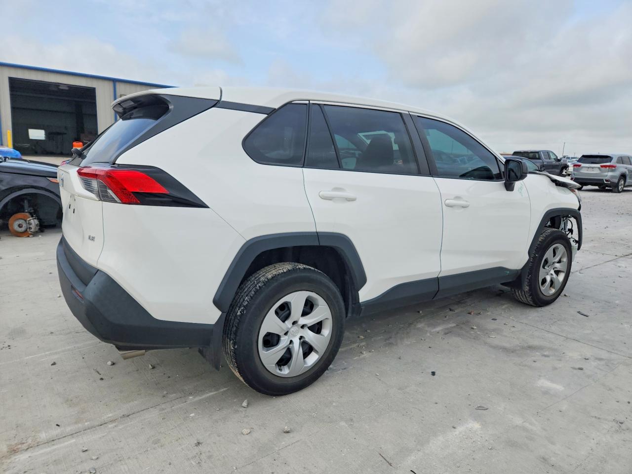 2023 TOYOTA RAV4 LE — снимка 3