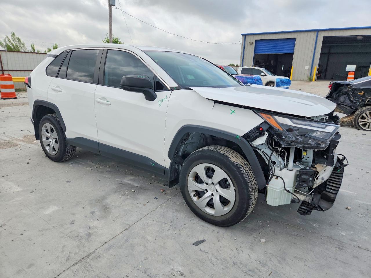 2023 TOYOTA RAV4 LE — снимка 4