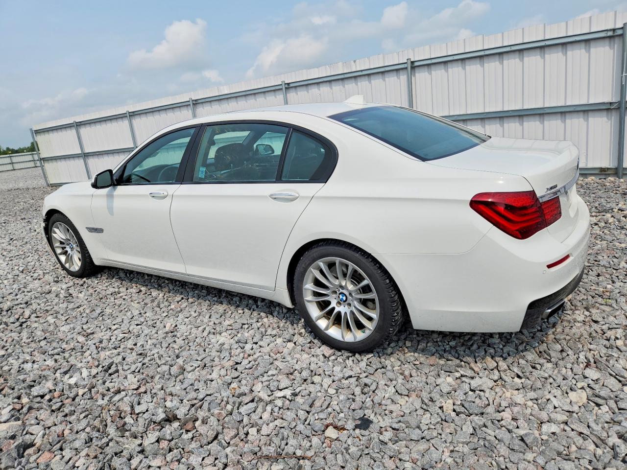 2015 BMW 750 LXI — снимка 2