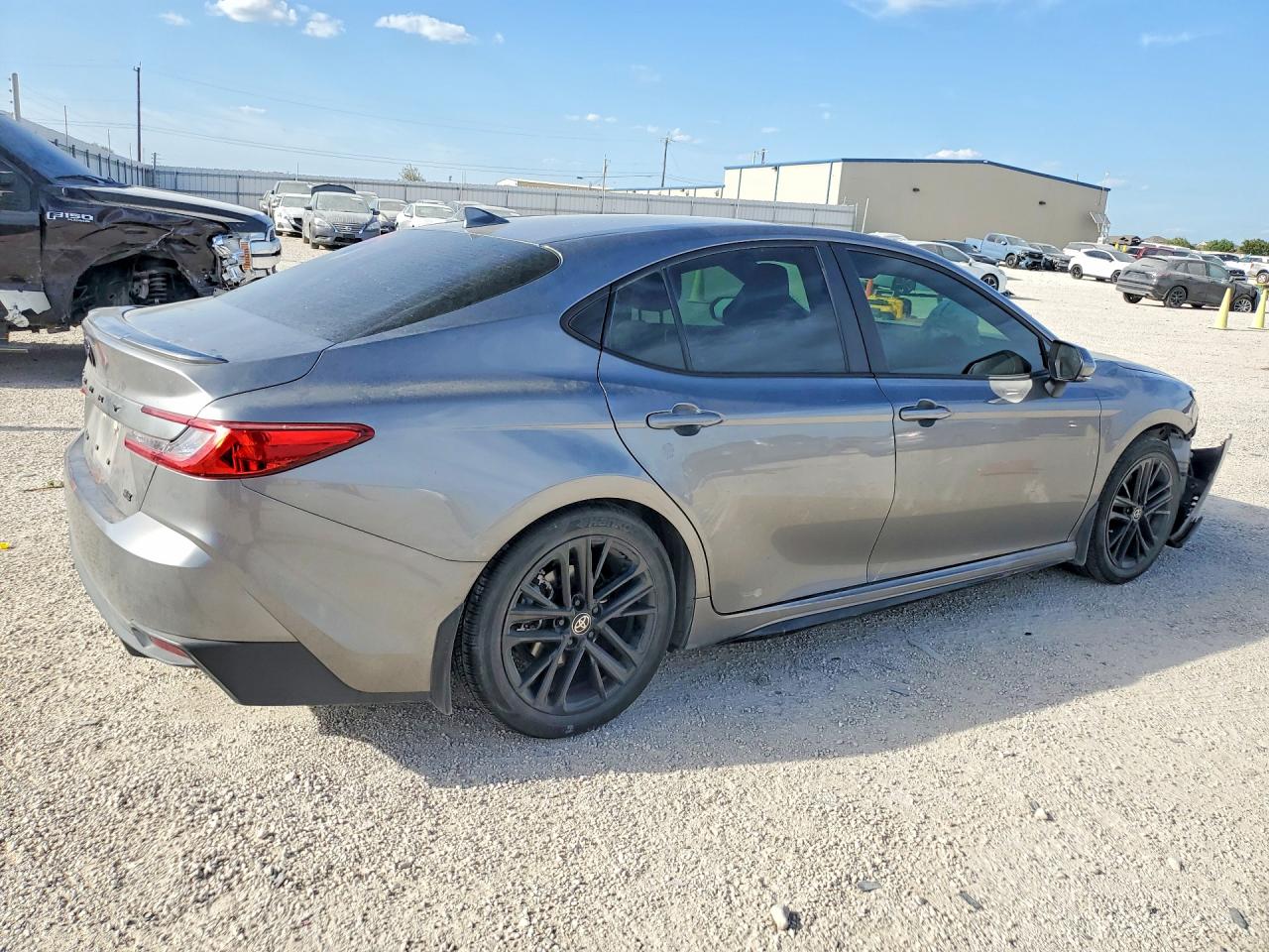 2025 TOYOTA CAMRY SE — снимка 3