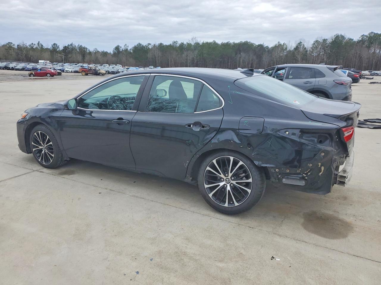 2019 TOYOTA CAMRY L — снимка 2