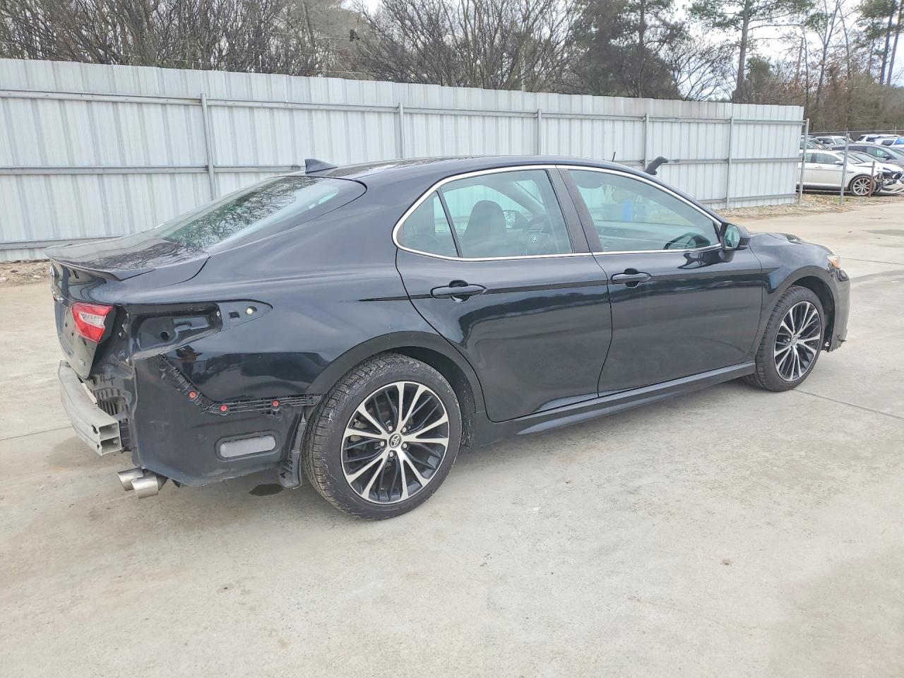 2019 TOYOTA CAMRY L — снимка 3