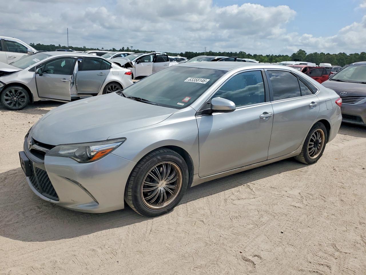 2015 TOYOTA CAMRY SE