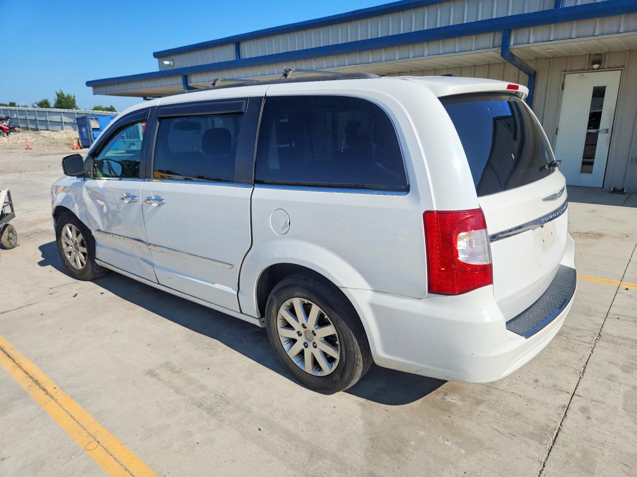 2015 CHRYSLER TOWN & COUNTRY TOURING — снимка 2
