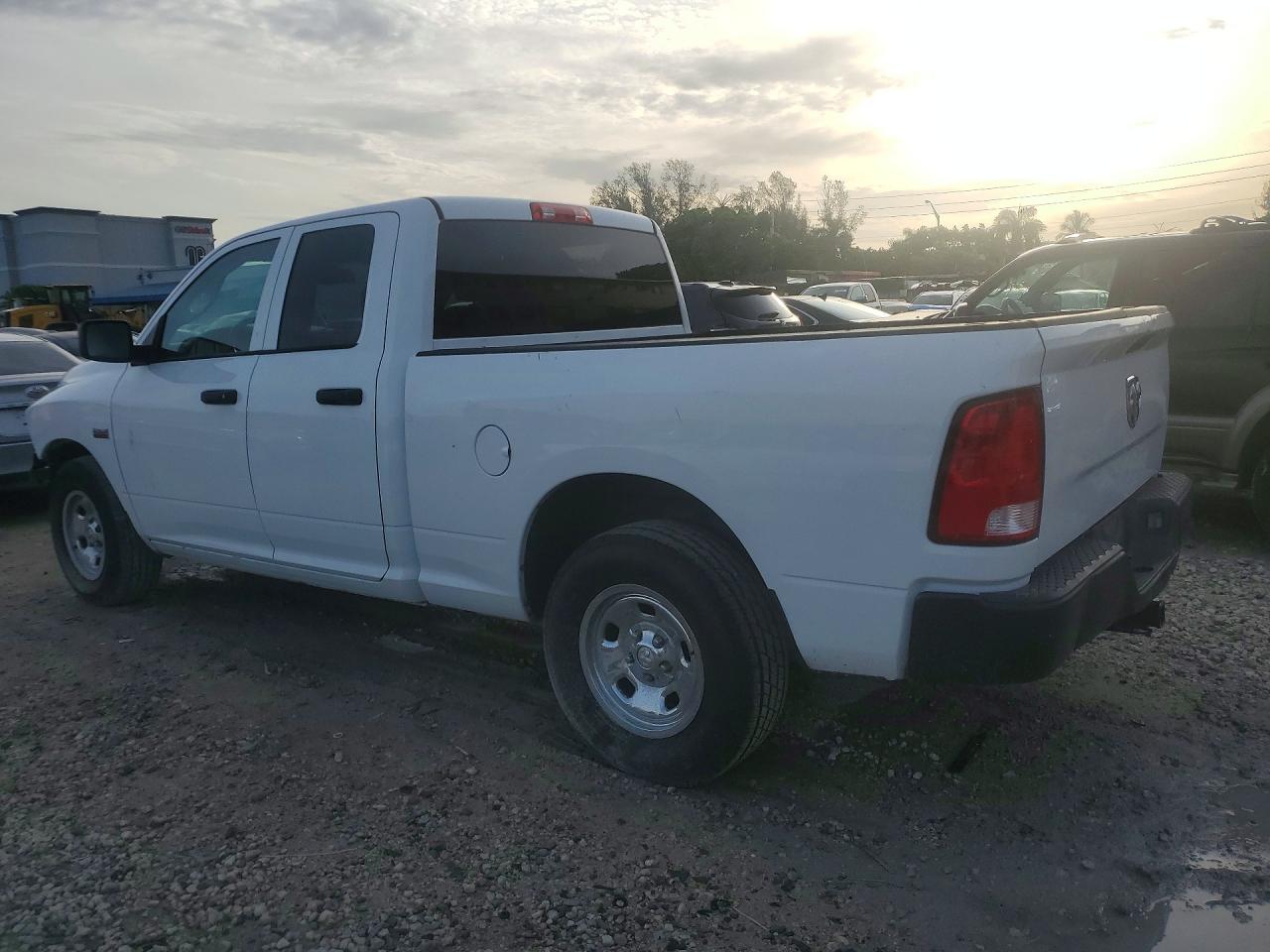 2019 RAM 1500 CLASSIC TRADESMAN — снимка 2