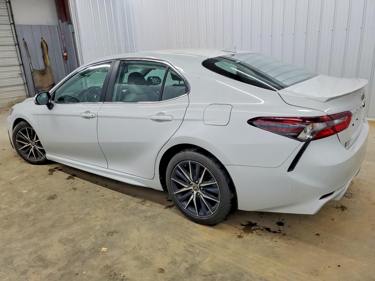 2022 TOYOTA CAMRY SE — снимка 2