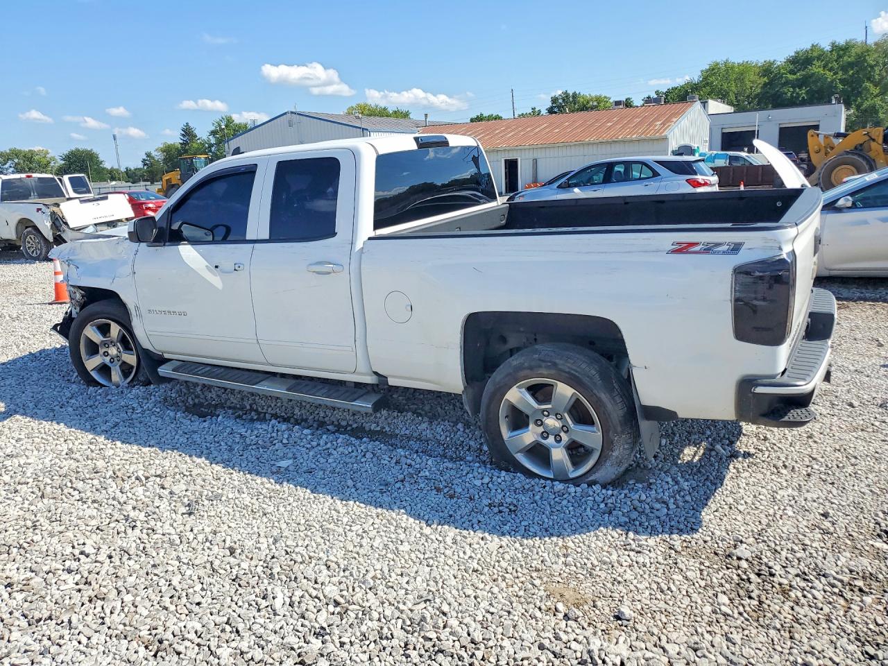 2017 CHEVROLET SILVERADO K1500 LT — снимка 2