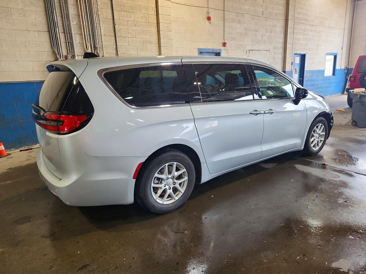 2026 CHRYSLER PACIFICA SELECT — снимка 3